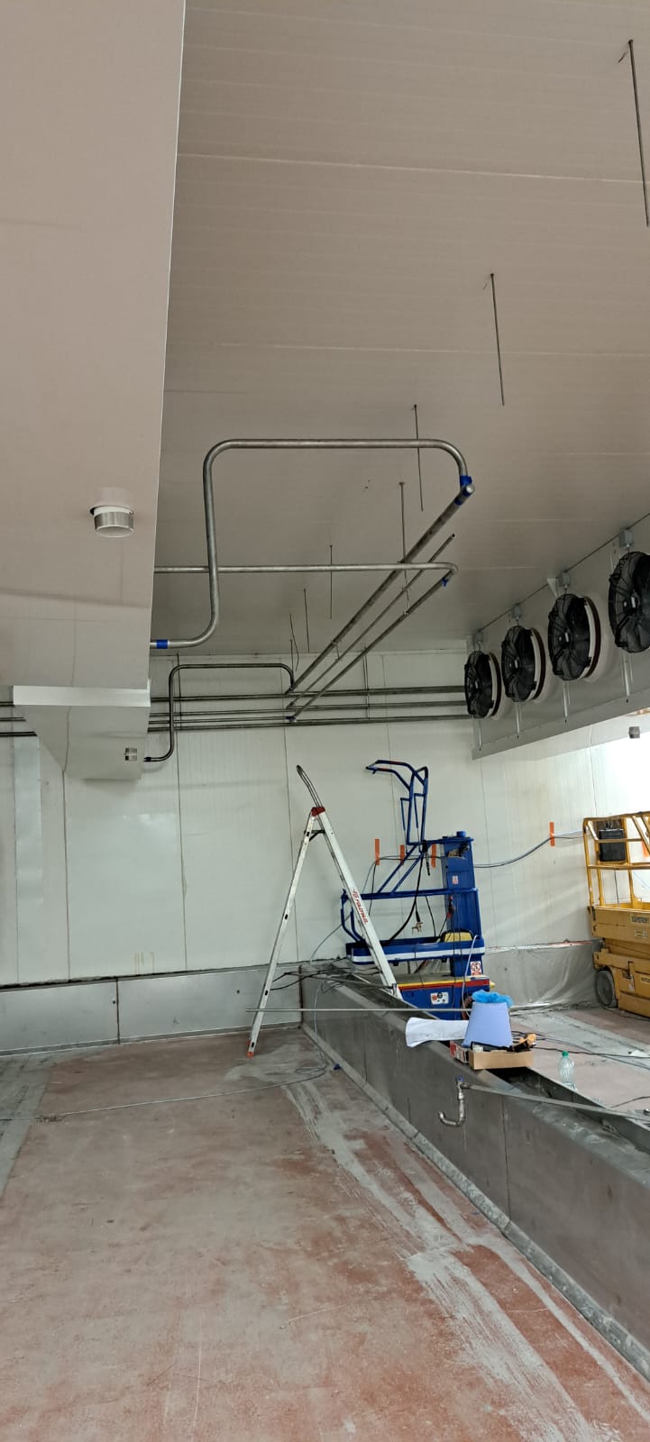 Instalacja chłodnicza w komorze przemysłowej